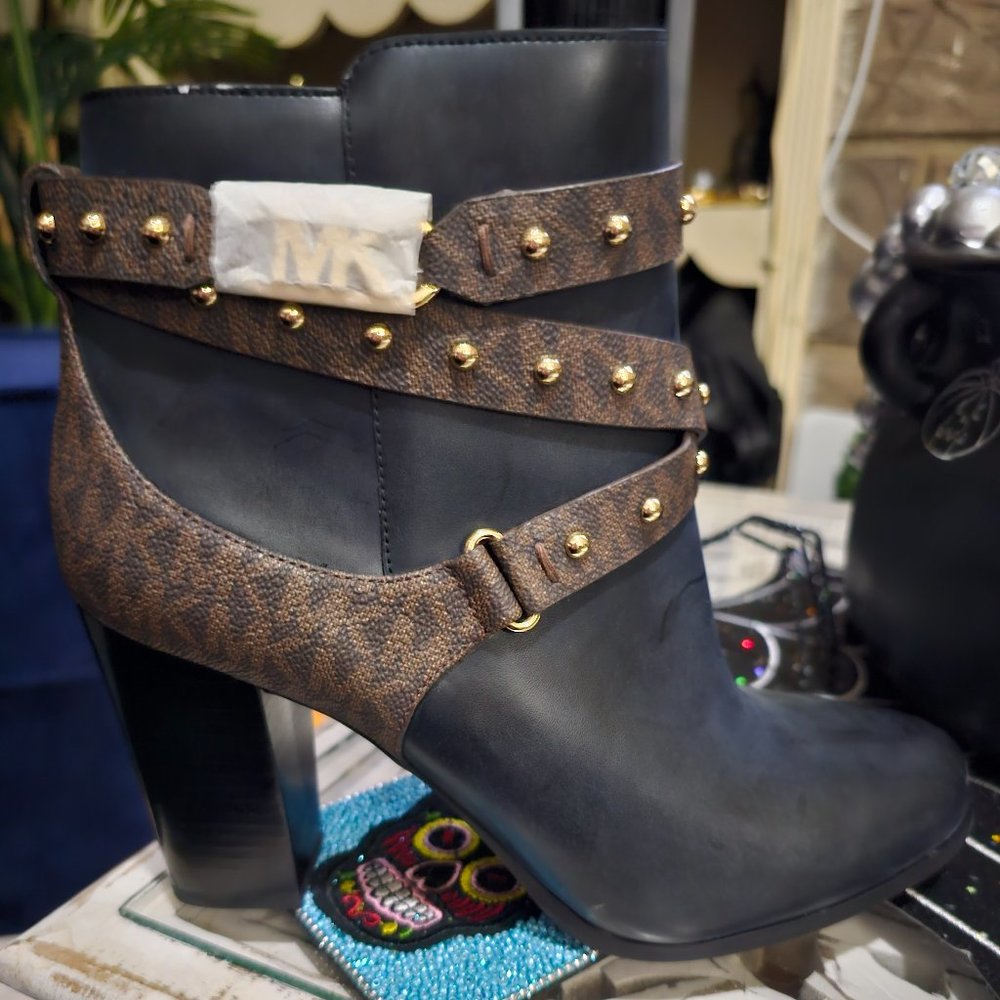 MICHAEL KORS Kincaide Faux Lether and Studded Logo Ankle Boot